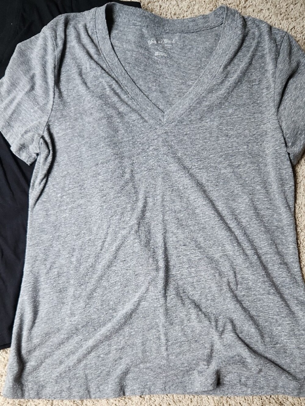 Universal Thread Gray V-Neck Tee - Set of 3 - Picture 4 of 7